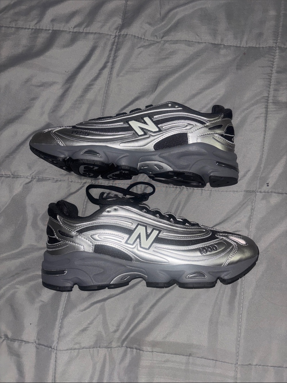 New Balance Men's Silver and Black Athletic Sneakers